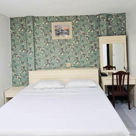 Woodlands Inn Bangkok Exteriör bild