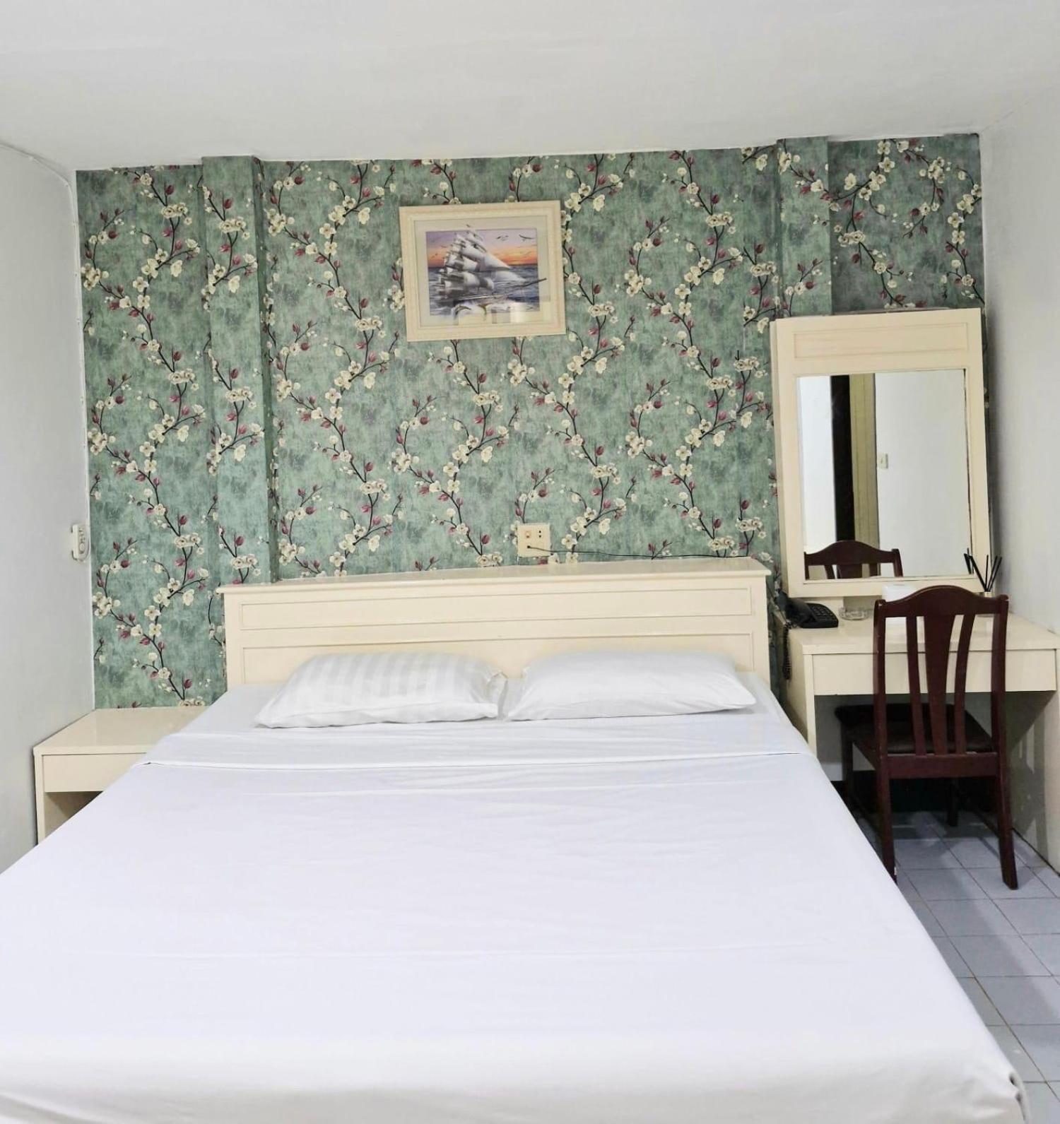 Woodlands Inn Bangkok Exteriör bild